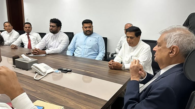 Sarathi Dushmantha and Angajan Ramanathan with Ranil Wickremesinghe