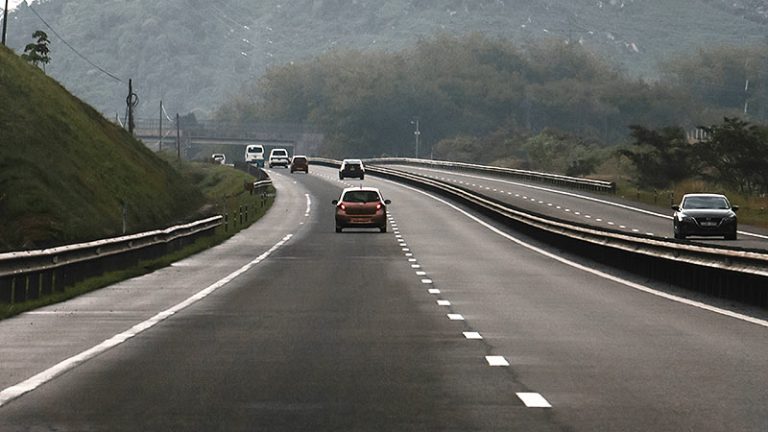 Expressway in Sri Lanka