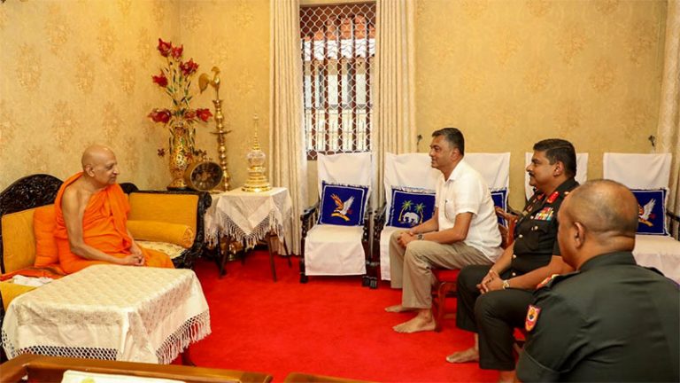 Sri Lanka’s Defence Secretary Air Vice Marshal Sampath Thuyacontha (Retd) visits Sri Dalada Maligawa in Kandy