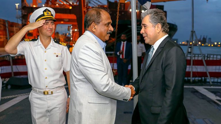 Sri Lanka’s Acting Minister of Defence, Major General Aruna Jayasekara (Retd), visited the Turkish Navy ship TCG Büyükada (F-512)