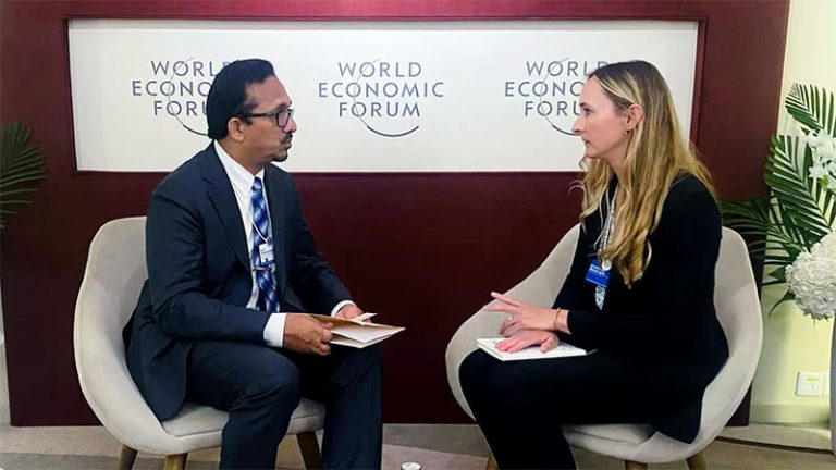 Sri Lanka’s Minister of Industry and Entrepreneurship Development, Sunil Handunnetti, holding a discussion with Kimberley Botwright at the World Economic Forum 2025