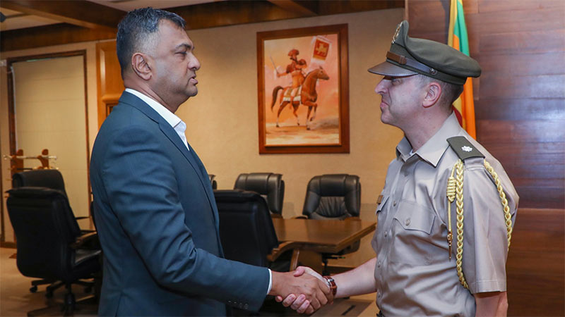 Defence Attaché at the U.S. Embassy in Colombo, Lieutenant Colonel Matthew House, shakes hands with Sri Lanka’s Defence Secretary, Air Vice Marshal Sampath Thuyacontha (Retd)