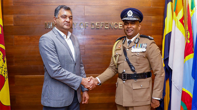 Newly appointed IGP Priyantha Weerasooriya shaking hands with Defence Secretary Air Vice Marshal Sampath Thuyacontha during a courtesy meeting on August 25, 2025
