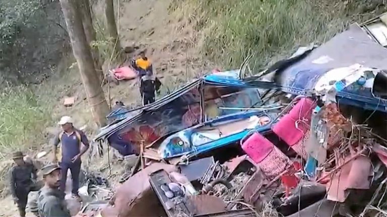 Derbies of a bus involved in a crash on the Ella–Wellawaya road