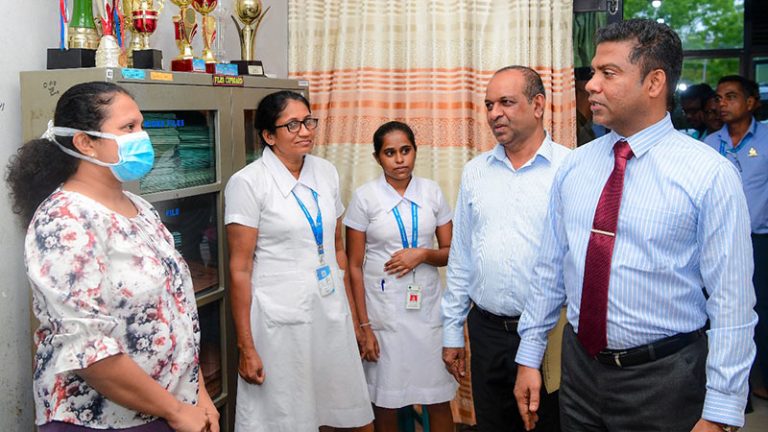 Health Minister Nalinda Jayatissa speaking with hospital staff during a visit to Ampara
