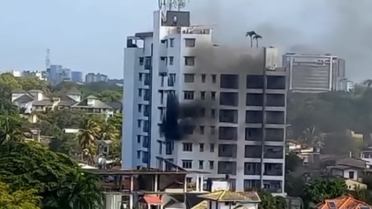 Fire breaks out in Narahenpita apartment complex