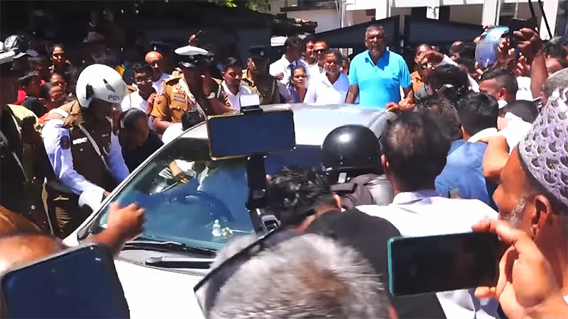 Police officer granted bail in Mount Lavinia court assault case