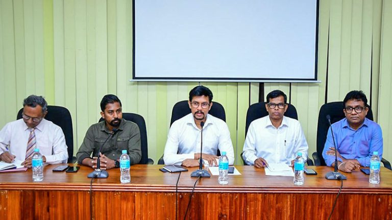 Sri Lankan government and telecom representatives in discussion on service outages