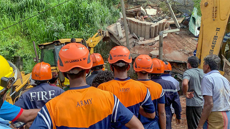 Shop in Pahala Kadugannawa destroyed by a rockfall