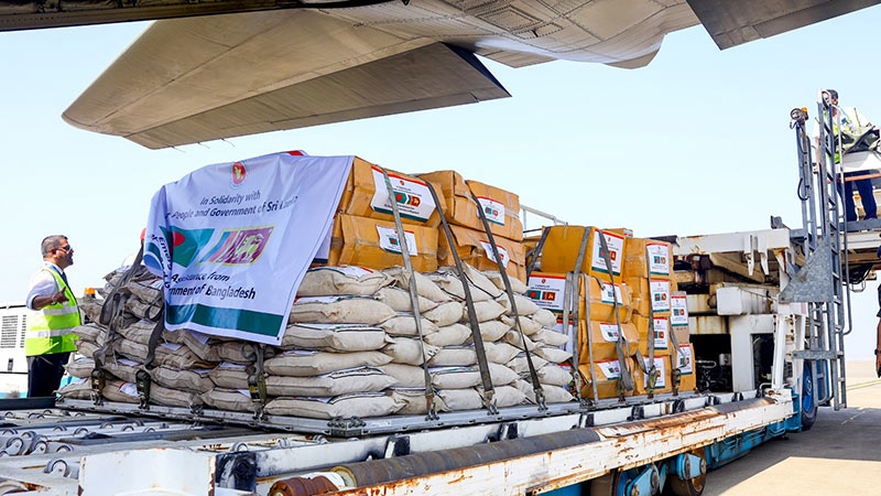 Bangladesh delivers humanitarian aid to Sri Lanka