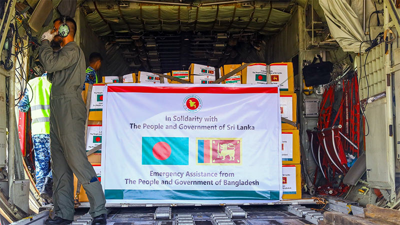 Bangladesh delivers humanitarian aid to Sri Lanka