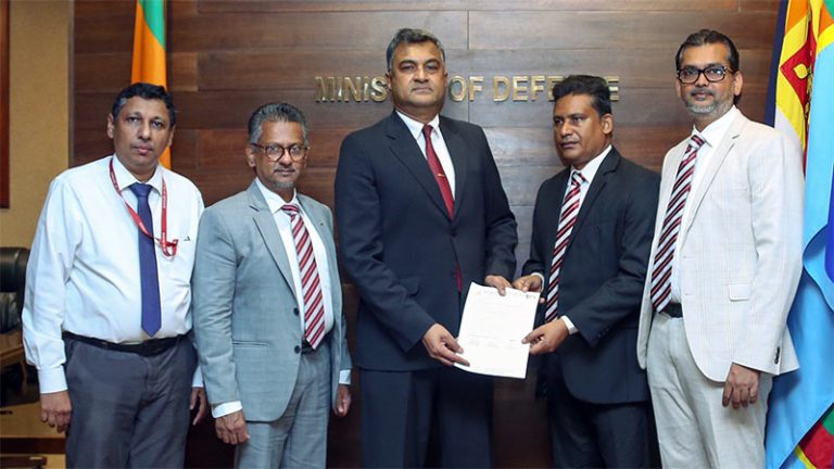 Nalanda College OBA donates flood relief to Defence Ministry