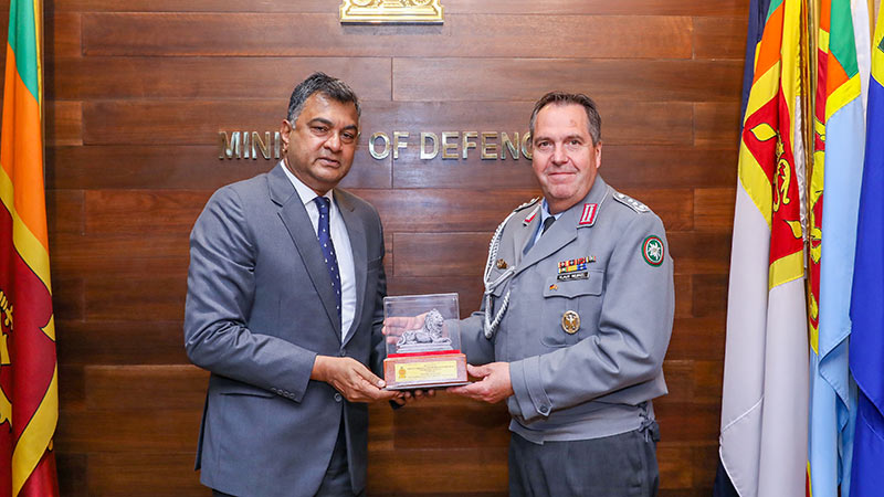 Sri Lanka’s Defence Secretary, Air Vice Marshal Sampath Thuyacontha (Retd) and the Defence Attaché of the Embassy of the Federal Republic of Germany, Colonel Klaus Willi Merkel