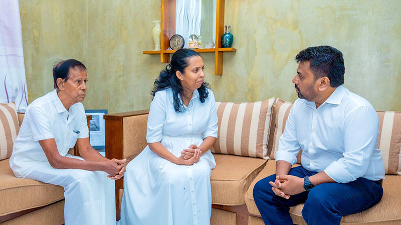 Sri Lanka President Anura Kumara Dissanayake speaking with Group Captain Nirmal Siyambalapitiya’s wife after offering his respects