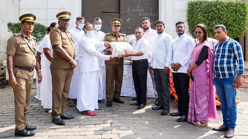 Inmates at Welikada Prison donating their lunch rations to flood victims