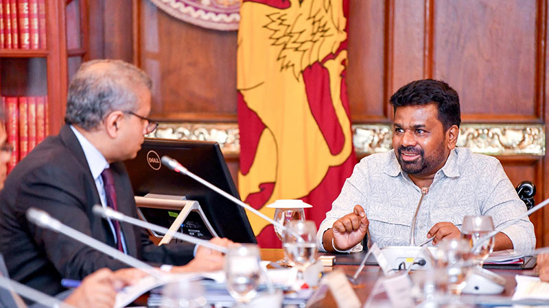Sri Lanka President Anura Kumara Dissanayake and Dr. Hans Wijayasuriya in discussion during the digital economy meeting at the Presidential Secretariat in Colombo