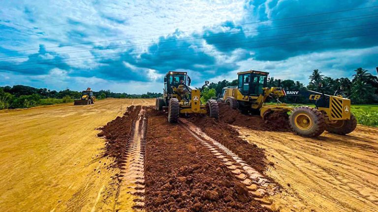Construction of Sri Lanka Central Expressway Kadawatha to Mirigama section in progress
