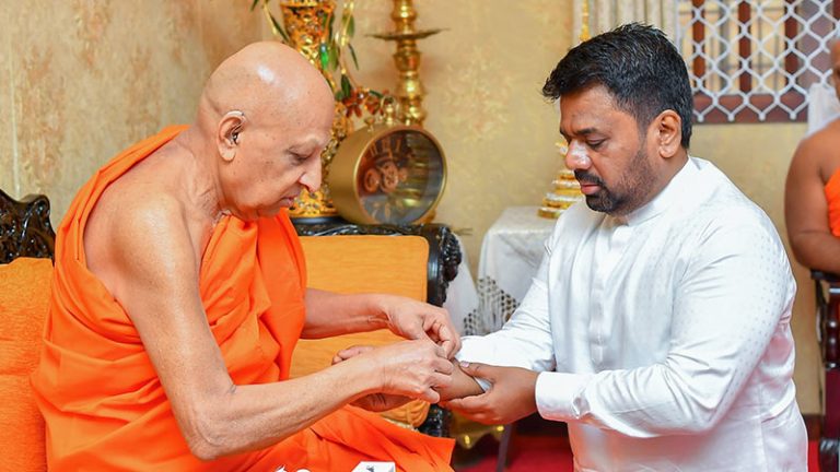 Most Venerable Thibbatuwawe Sri Sumangala Mahanayake thero blessing President Anura Kumara Dissanayake at Malwathu Maha Vihara