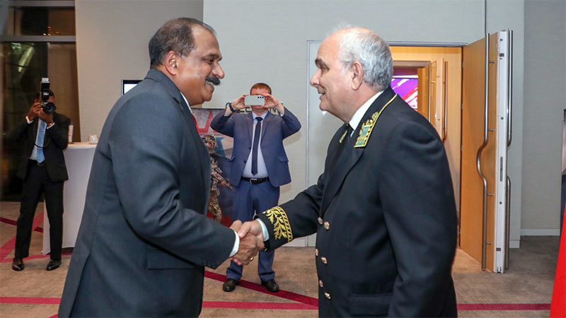 Deputy Minister of Defence Major General Aruna Jayasekara (Retd) shakes hands with Russian Ambassador to Sri Lanka Levan S. Dzhagaryan at Defender of the Fatherland Day ceremony in Colombo
