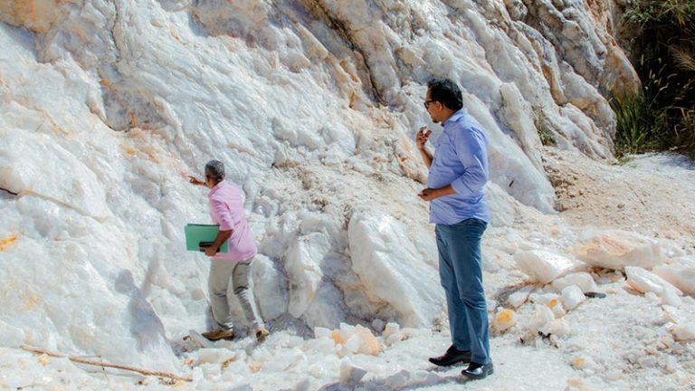 Minister Sunil Handunnetti inspecting a quartz rock at Kotikambokka deposit in Monaragala District