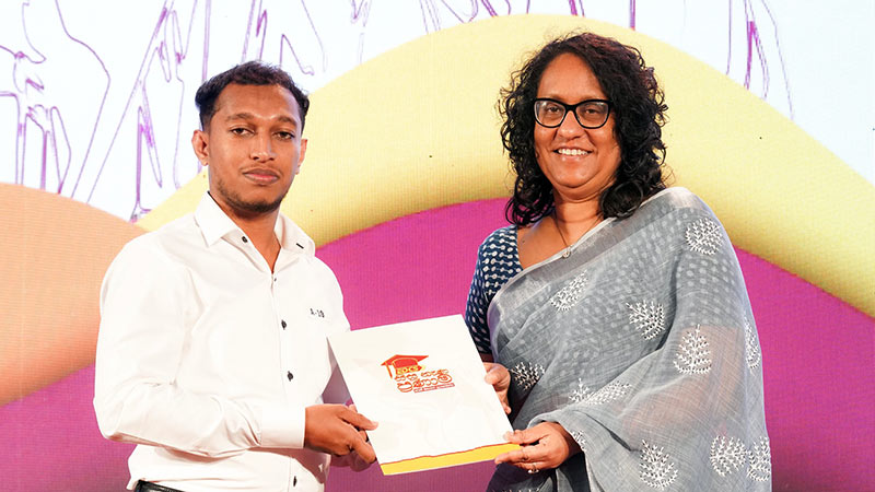 Sri Lanka Prime Minister Dr. Harini Amarasuriya awards scholarship to student in Colombo