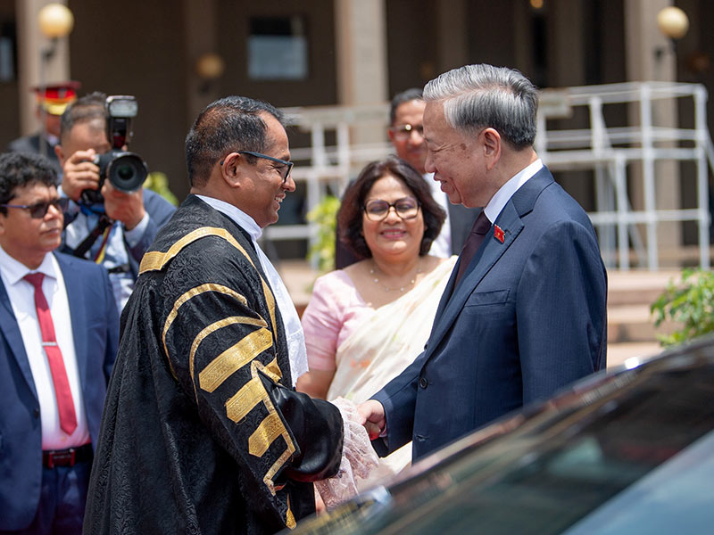 Sri Lanka Speaker Dr. Jagath Wickramaratne shakes hands with Vietnamese President To Lam at the Parliament of Sri Lanka