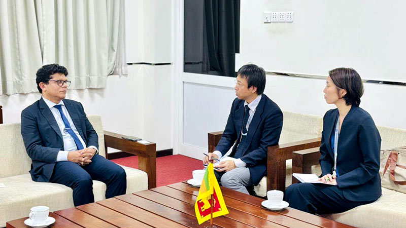 JICA representatives meet Sri Lanka Environment Minister Dr. Dammika Patabendi at the Ministry of Environment