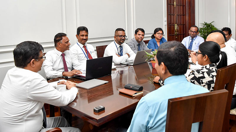 Discussion on Sri Lanka Customs Paperless Document Processing programme at the Presidential Secretariat in Colombo