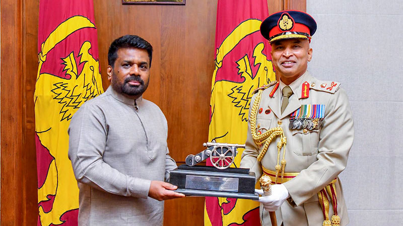 Sri Lanka President Anura Kumara Dissanayake and Army Commander Lieutenant General Nilantha Premaratne exchange commemorative mementos