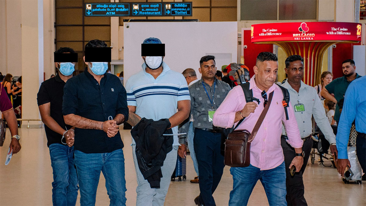 Dhanushka Kaushalya alias “Rathmalane Saima” and two other suspects arriving at a Sri Lankan airport after being brought back from Malaysia