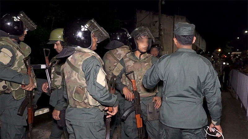 Sri Lanka Army personnel preparing to control the situation at Magazine Prison
