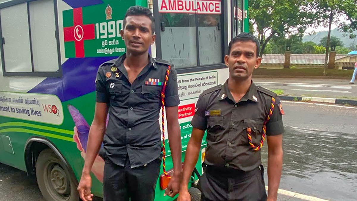 Sri Lanka Army soldiers who rescued a woman from the Mahaweli River in Kandy