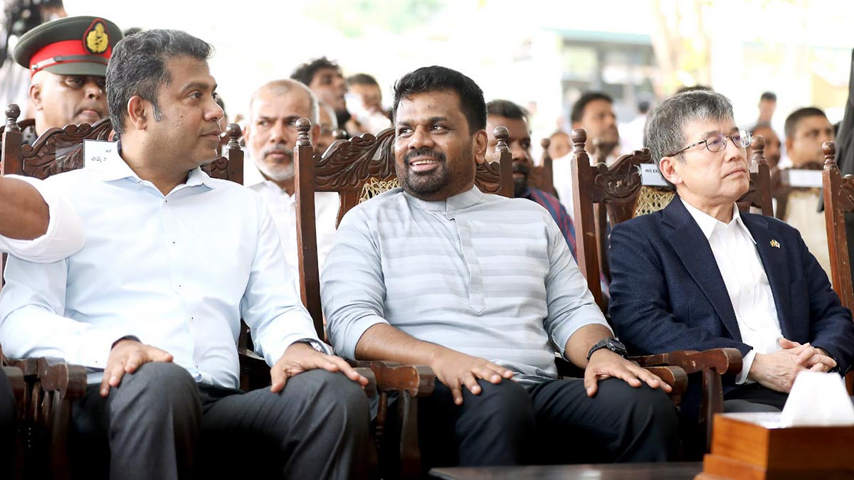Sri Lankan President Anura Kumara Dissanayake, Health Minister Nalinda Jayatissa and Japanese Ambassador Akio Isomata at the Anuradhapura Teaching Hospital event