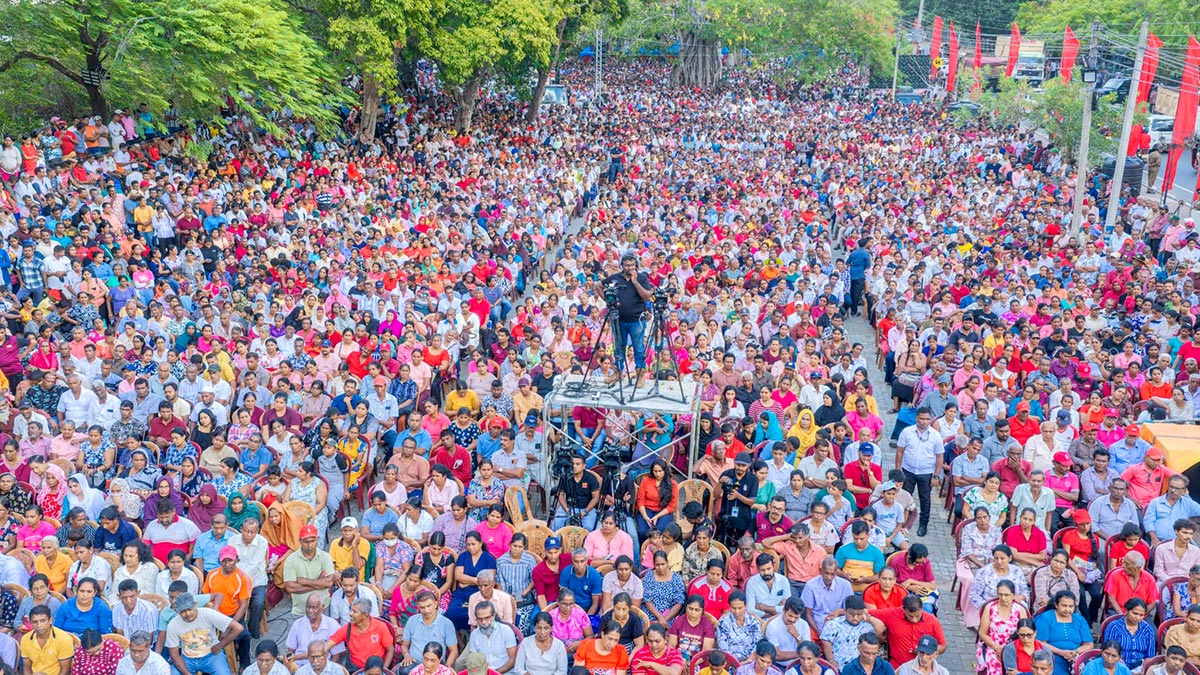 Crowd attending the farmers' rally in Polonnaruwa