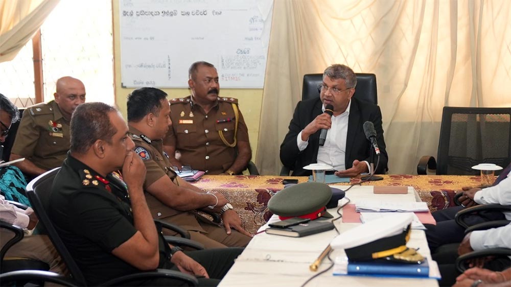 Justice and National Integration Minister Harshana Nanayakkara in discussion with officials at Mahara Prison on September 1, 2026
