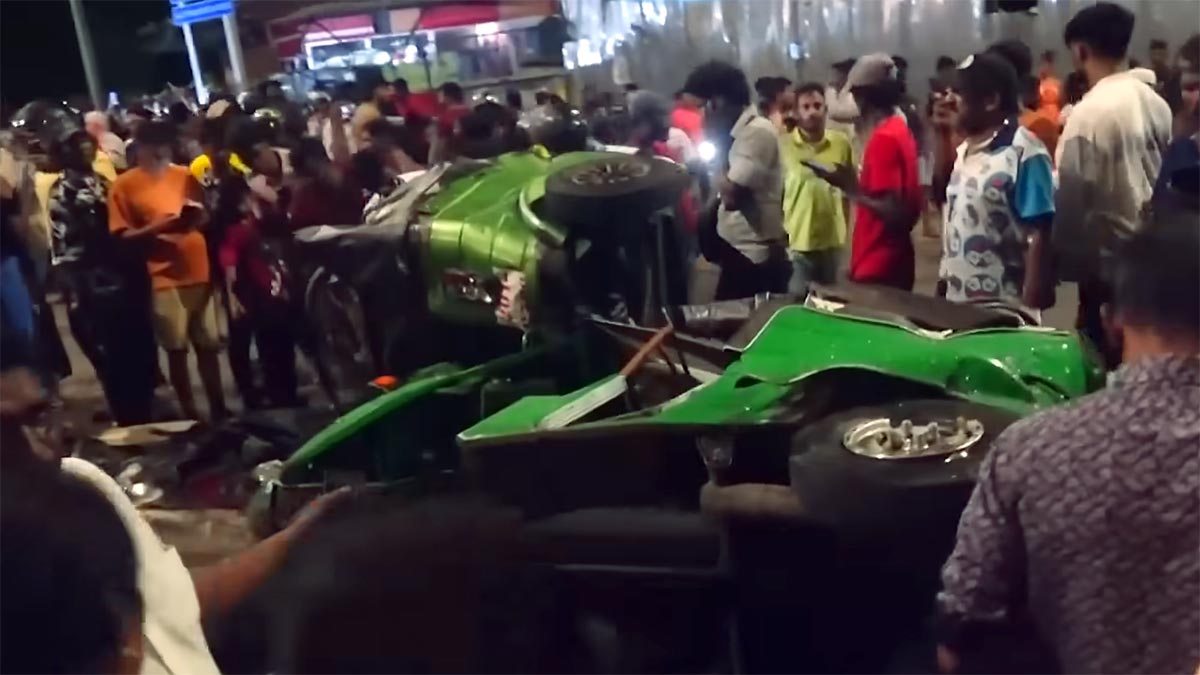Overturned three-wheelers and a crowd at the scene of the Mattakkuliya crash