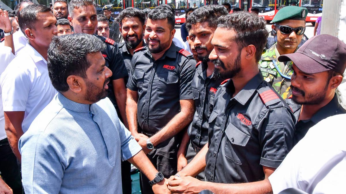 President Anura Kumara Dissanayake speaking with Metro Bus workers at the Metro Bus launch event in Sri Lanka