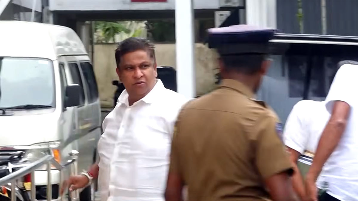 Former State Minister Chamara Sampath Dasanayake arrives at the Bribery Commission on October 12, 2026