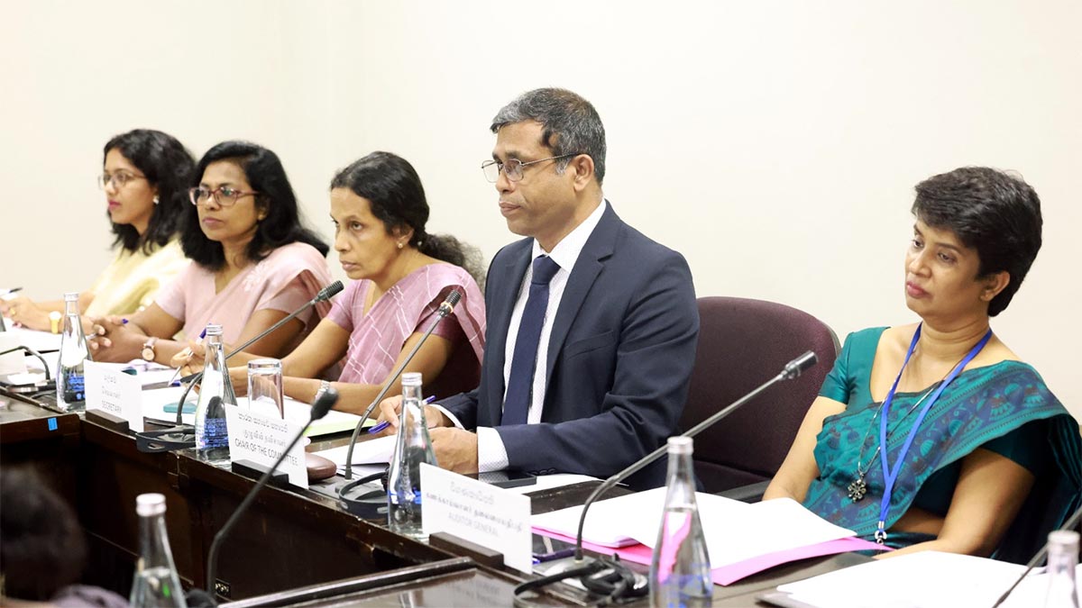 COPE Chairman Dr. Nishantha Samaraweera and other officials attending a meeting on issues at KDU Hospital in Parliament of Sri Lanka