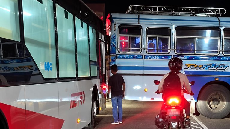 Private bus involved in a collision with a Metro bus in Athurugiriya, Sri Lanka, on October 8, 2026