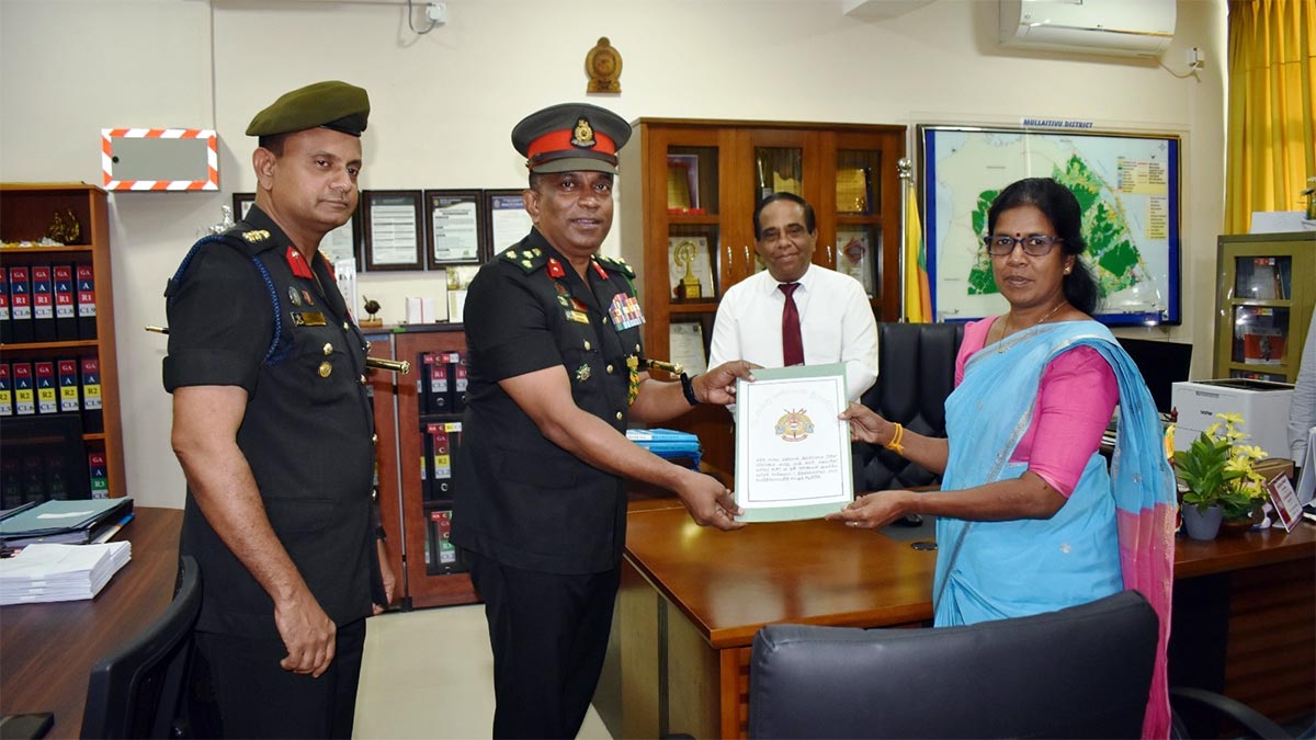 Officials hand over documents for the release of land in Keppapilavu