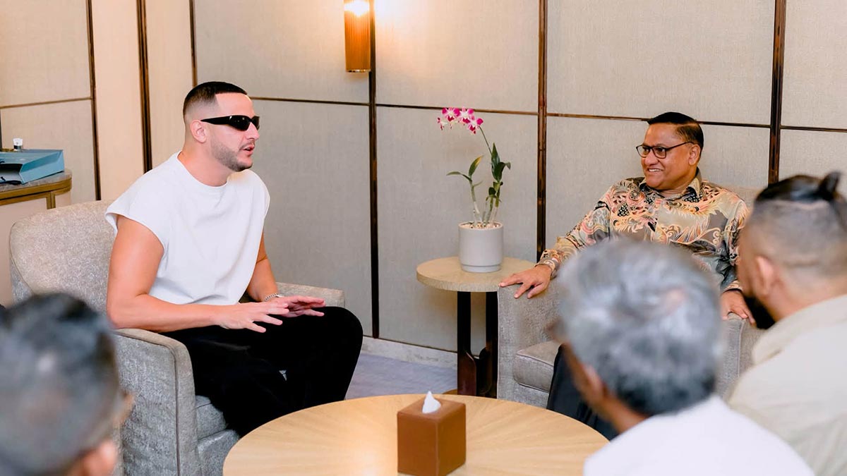 Sri Lanka’s Foreign Minister Vijitha Herath in discussion with DJ Snake during his visit to Sri Lanka for the SENTER Music Festival in Colombo
